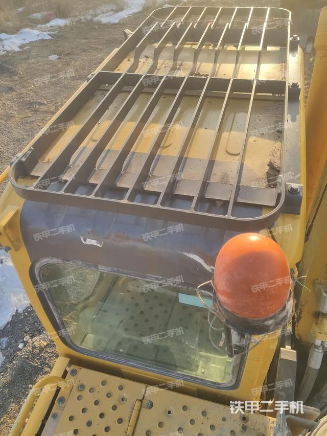 驾驶室顶部（整机外观）