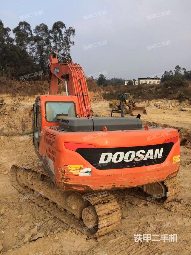 斗山DX220LC-9C挖掘机