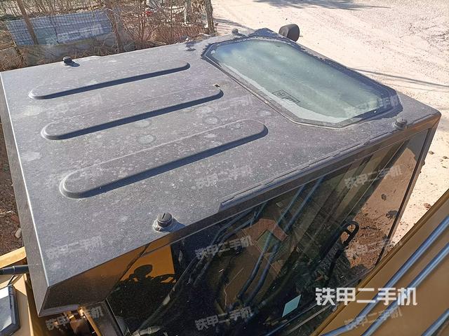 駕駛室頂部（整機外觀）