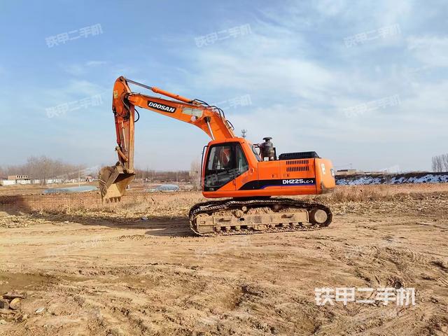 斗山DH225LC-7挖掘机