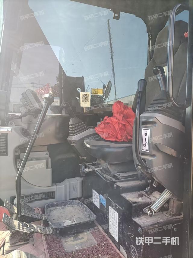 駕駛室整體（整機外觀）