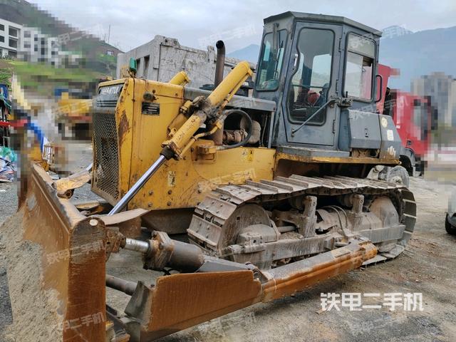 山推SD16标准型推土机