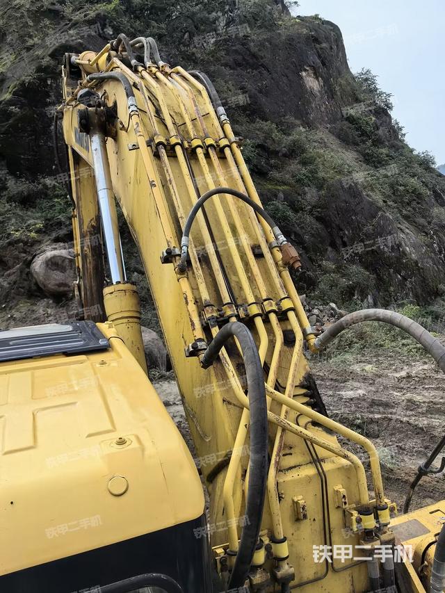 大臂背部俯視（工作和回轉(zhuǎn)裝置）