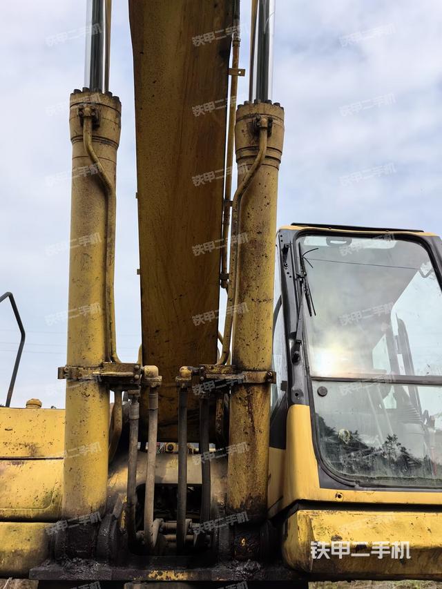 大臂油缸整體?豎拍（工作和回轉(zhuǎn)裝置）