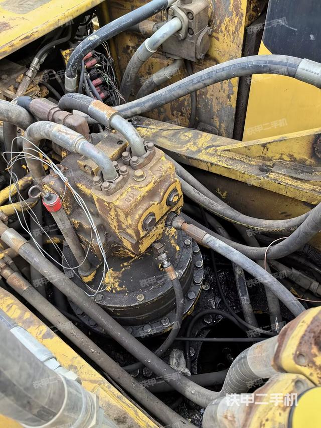 回轉(zhuǎn)馬達(dá)（上車部件）