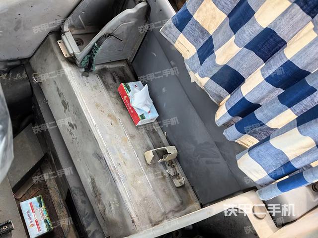 座椅后部（駕駛室部分）