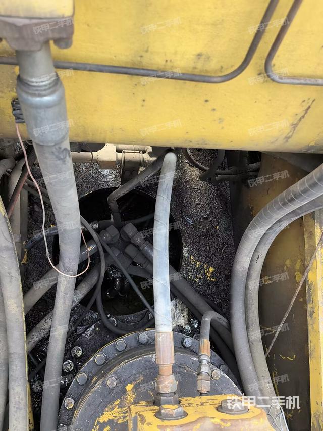 中央回轉(zhuǎn)接頭特寫（上車部件）