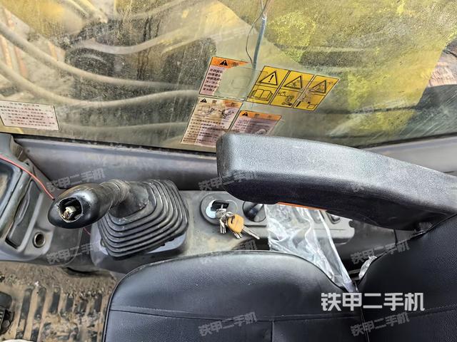 座椅右側(cè)控制臺(tái)/鑰匙門/油門/含右手柄（駕駛室部分）