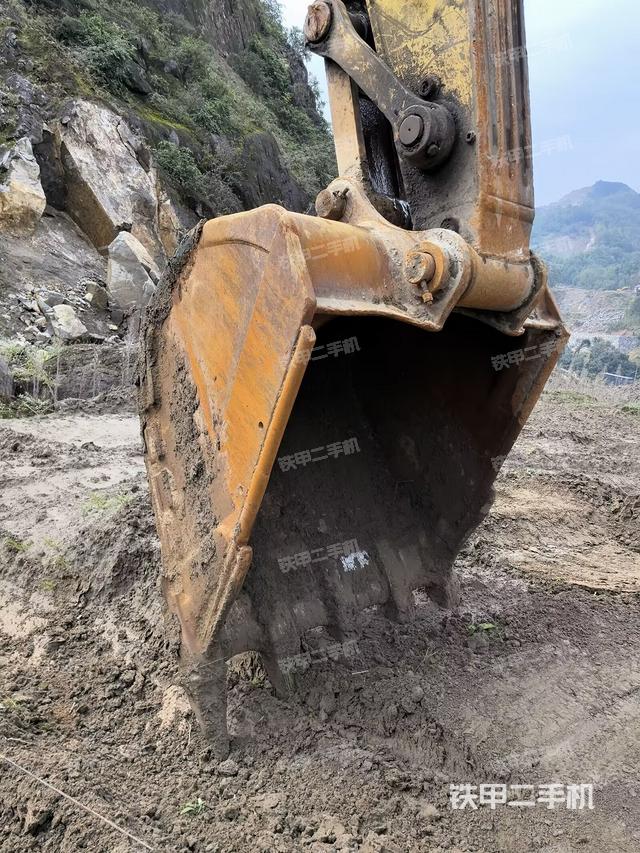 鏟斗右后整體（工作和回轉(zhuǎn)裝置）