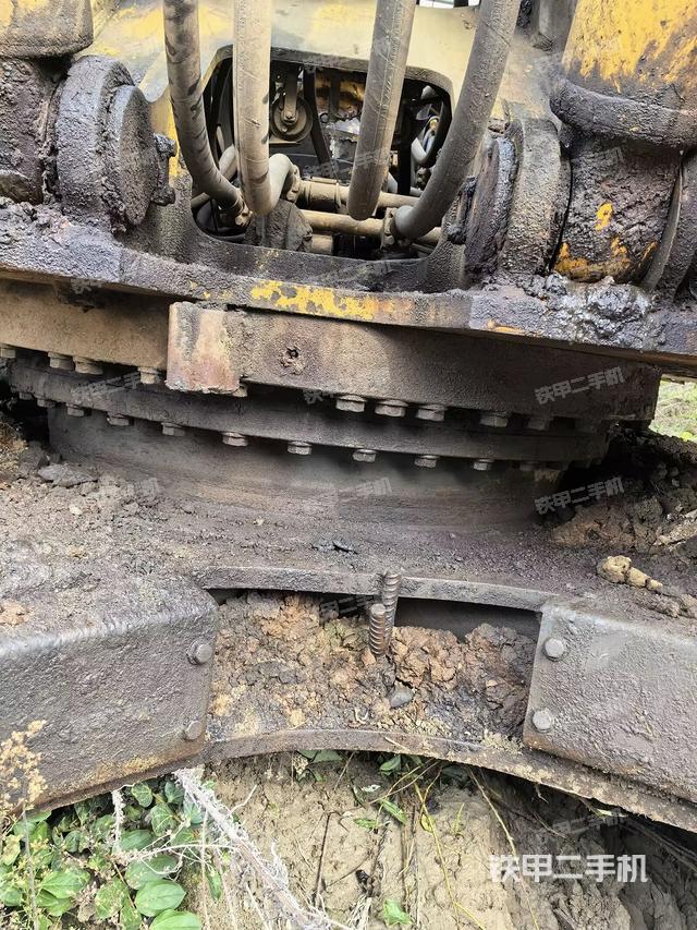 轉(zhuǎn)盤和下車架正前（工作和回轉(zhuǎn)裝置）