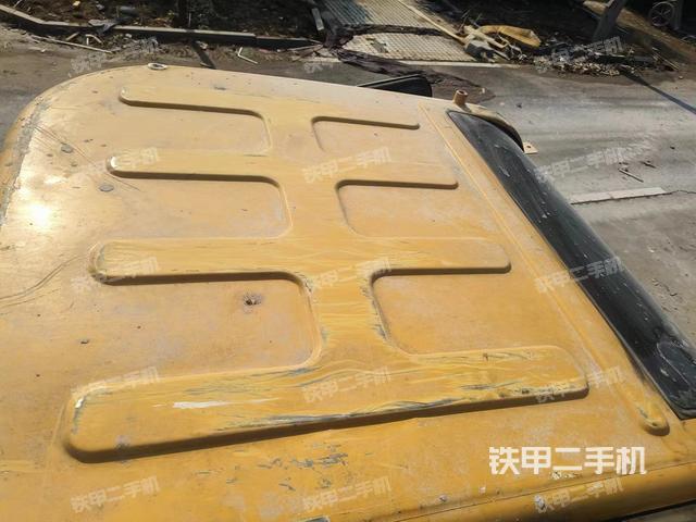 駕駛室頂部(整機外觀) 駕駛室頂部(整機外觀)