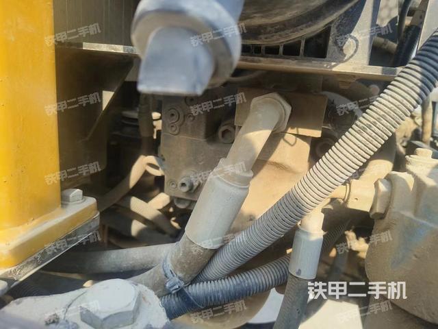 液壓泵艙室正面整體(整機外觀) 液壓泵艙室正面整體(整機外觀)