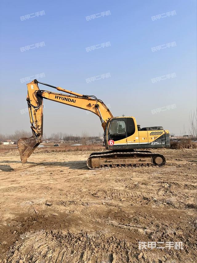 现代R225LC-9T挖掘机