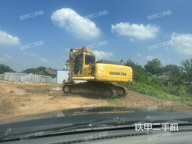 液压泵舱室正面整体（整机外观）