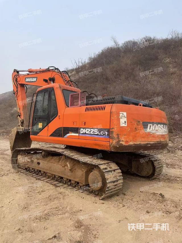 斗山DH225LC-7挖掘机