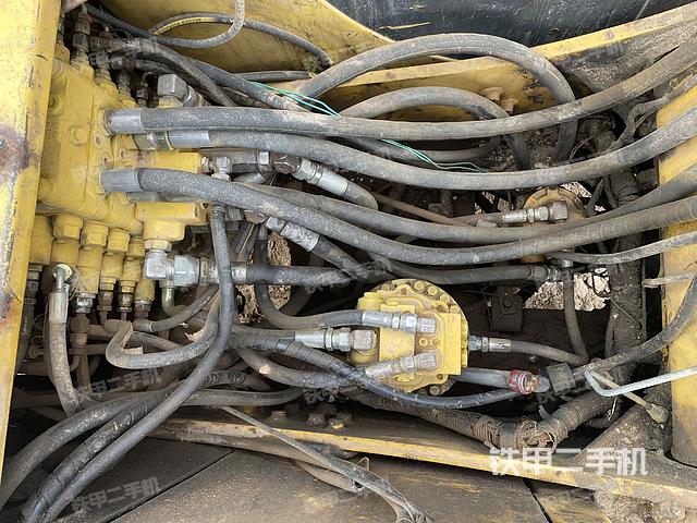 回转马达和主控阀（整机外观）