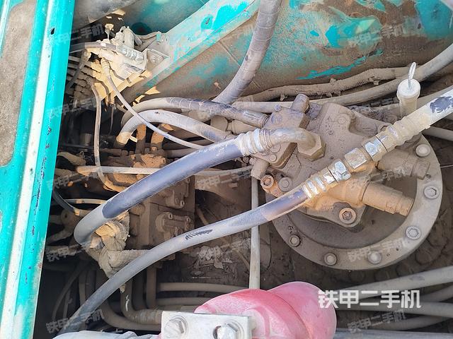 回转马达和主控阀（整机外观）