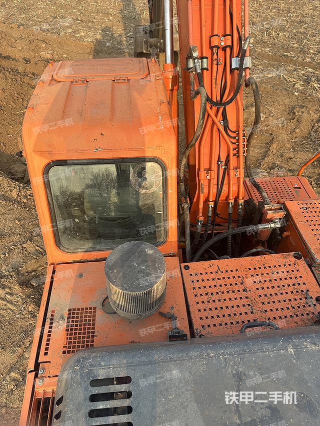 驾驶室顶部（整机外观）