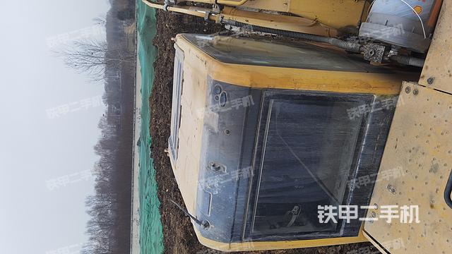 驾驶室顶部（整机外观）