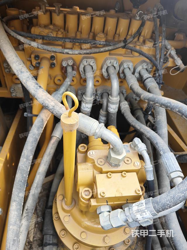 回转马达和主控阀（整机外观）