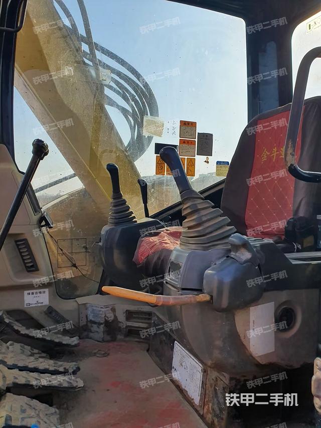 驾驶室整体（整机外观）