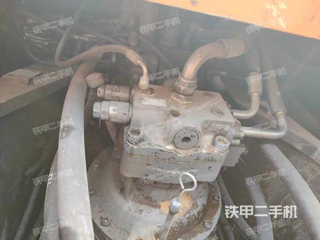 回转马达和主控阀（整机外观）