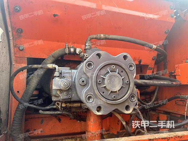 液压泵舱室正面整体（整机外观）