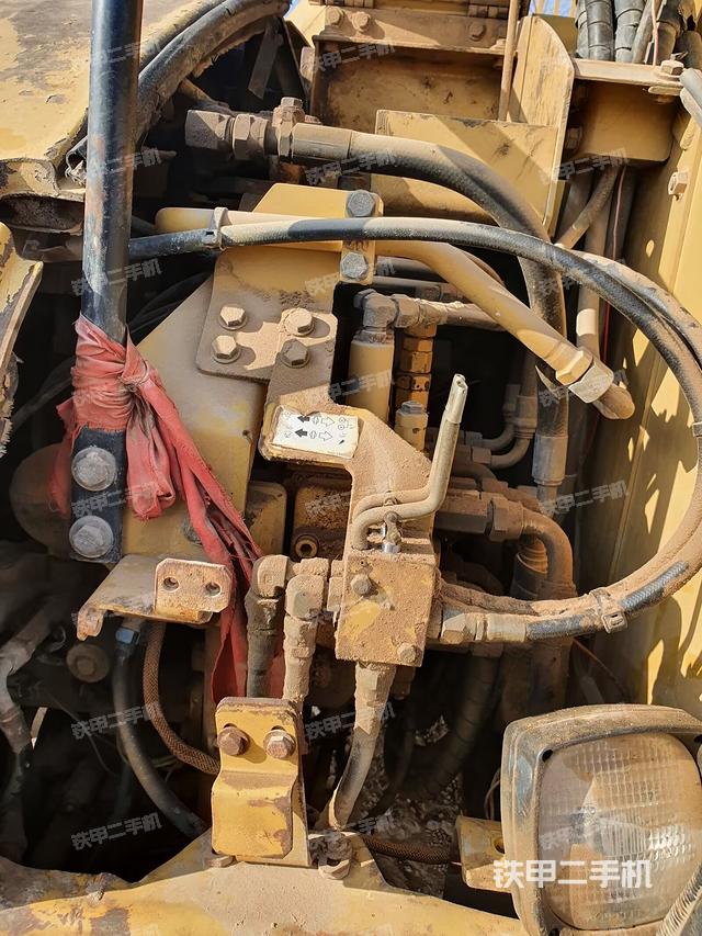 回转马达和主控阀（整机外观）