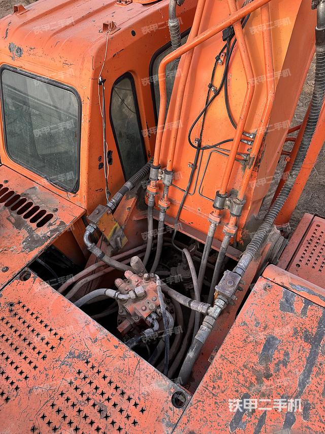 驾驶室顶部（整机外观）