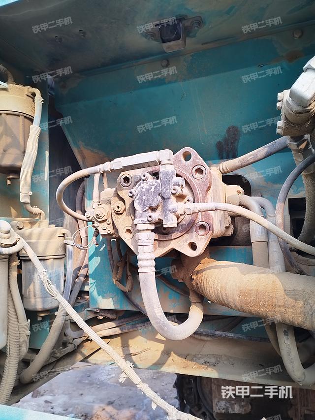 液压泵舱室正面整体（整机外观）