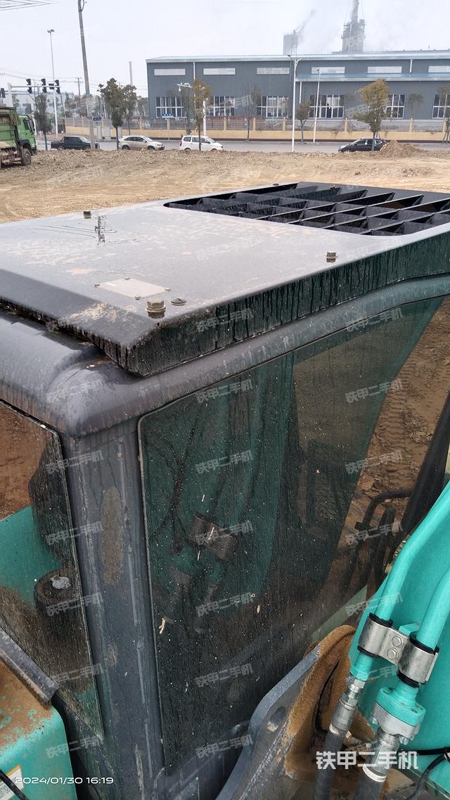 驾驶室顶部（整机外观）