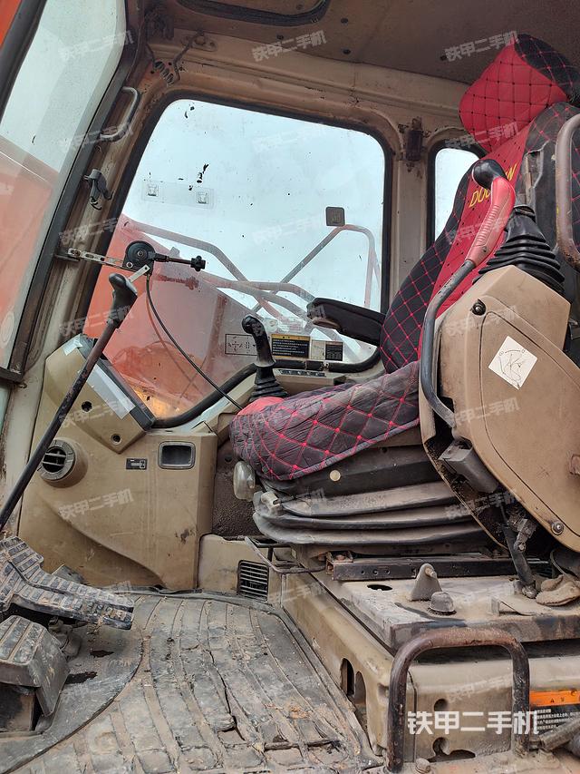 驾驶室整体（整机外观）