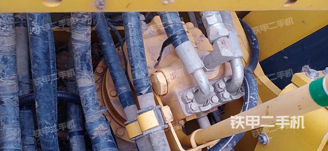 回转马达和主控阀（整机外观）