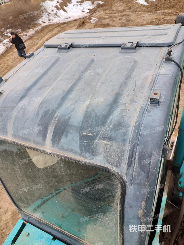 驾驶室顶部（整机外观）