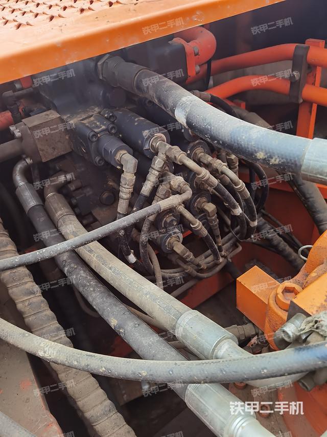 驾驶室顶部（整机外观）