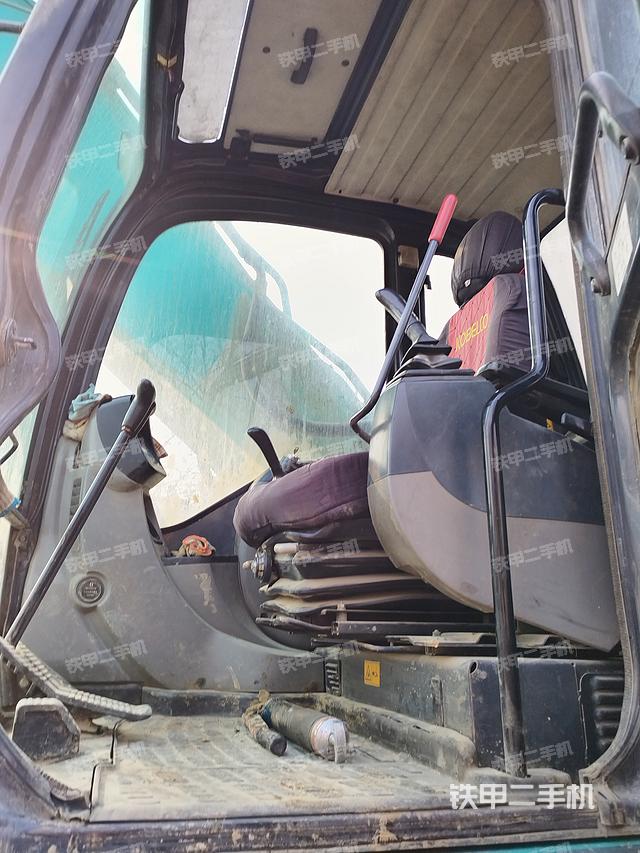 驾驶室整体（整机外观）