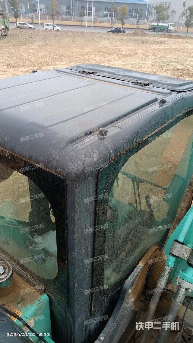 驾驶室顶部（整机外观）