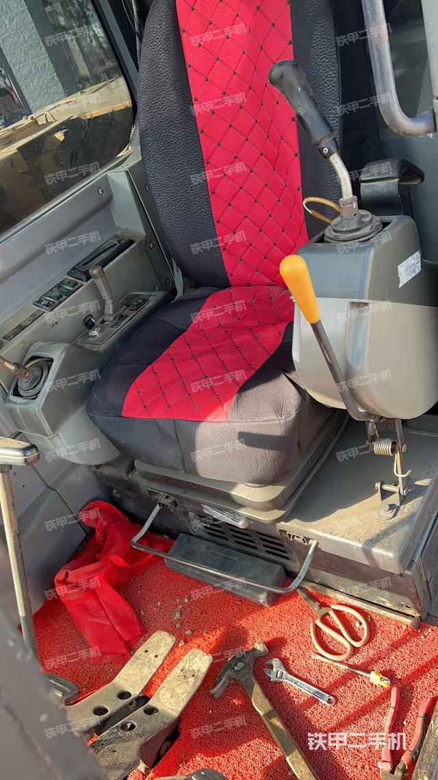 驾驶室整体（整机外观）