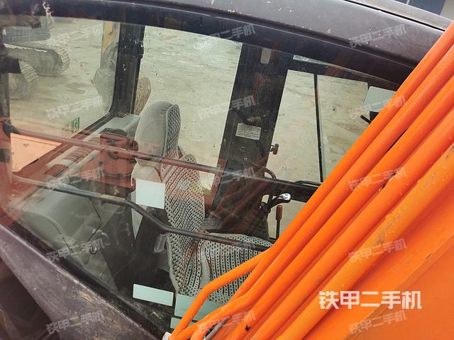 驾驶室顶部（整机外观）