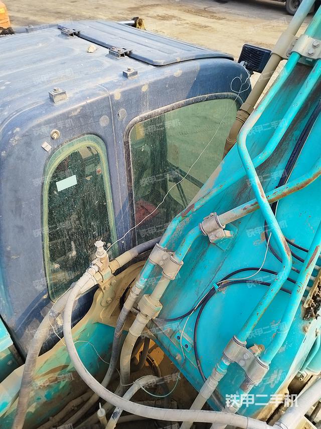 驾驶室顶部（整机外观）