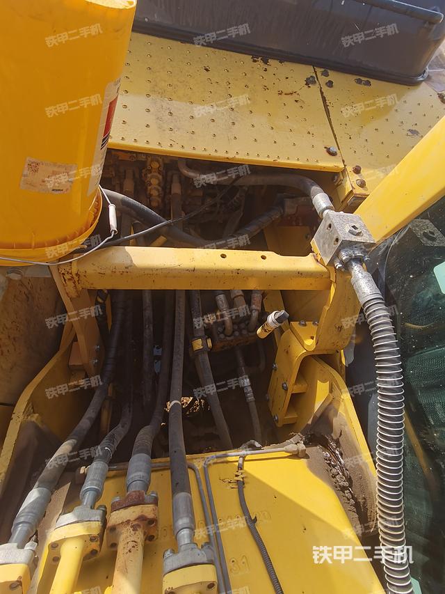 回转马达和主控阀（整机外观）