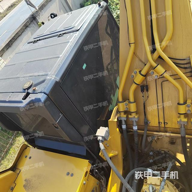 驾驶室顶部（整机外观）