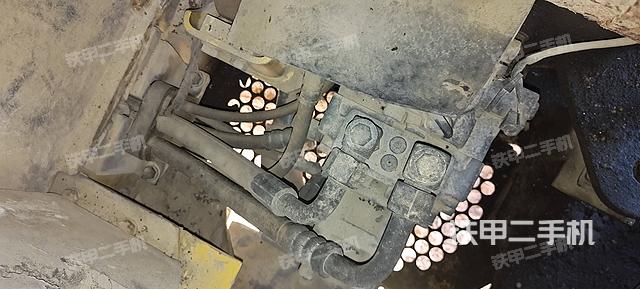 回转马达和主控阀（整机外观）