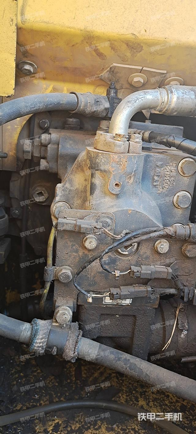 液压泵舱室正面整体（整机外观）