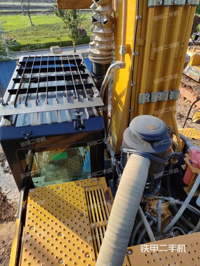 驾驶室顶部（整机外观）