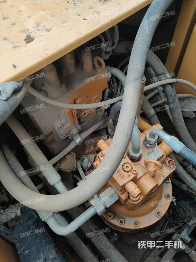 回轉(zhuǎn)馬達(dá)和主控閥（整機(jī)外觀）