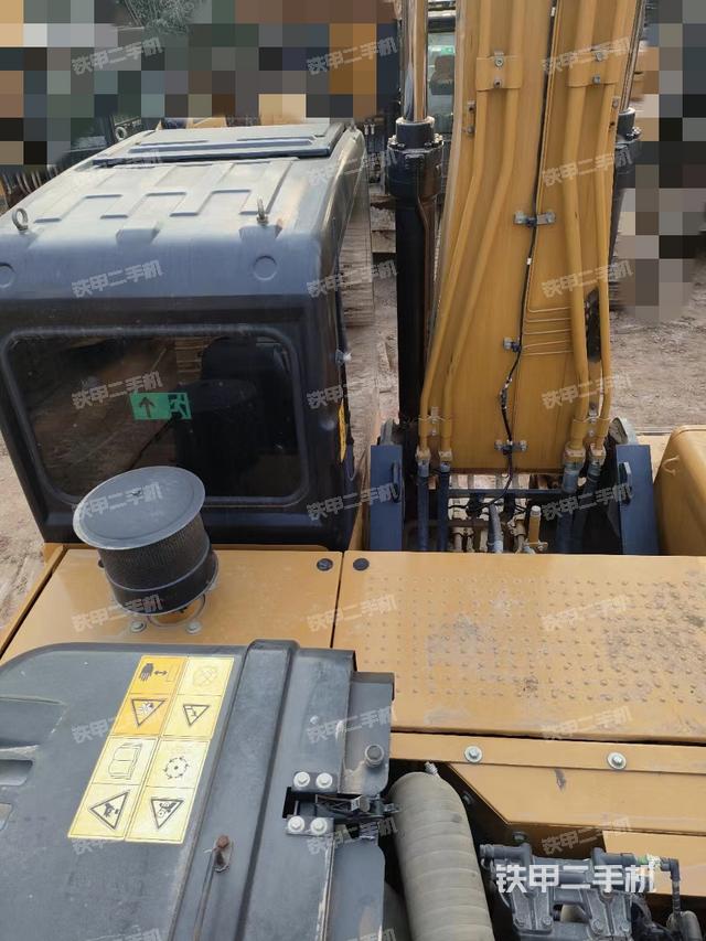 驾驶室顶部（整机外观）