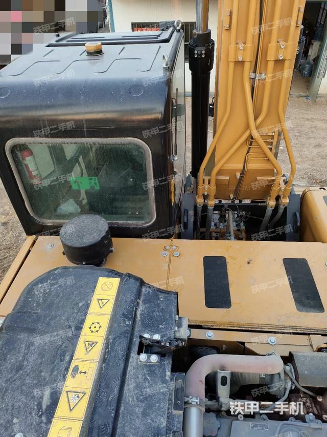 驾驶室顶部（整机外观）