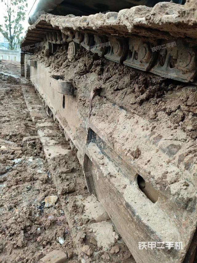 單側(cè)履帶整體（整機(jī)外觀）