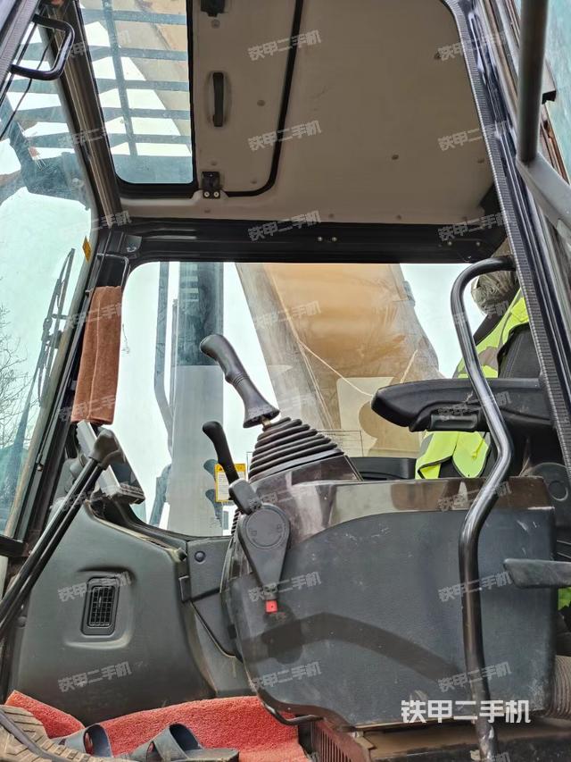 驾驶室整体（整机外观）